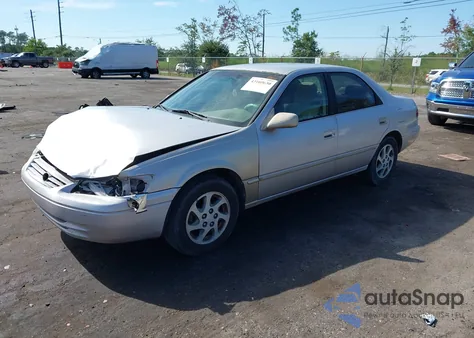 1999 Toyota Camry Le V6 z USA, uszkodzony, nr VIN 4T1BF28K9XU076498